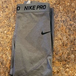 Girls Nike pro capris size large